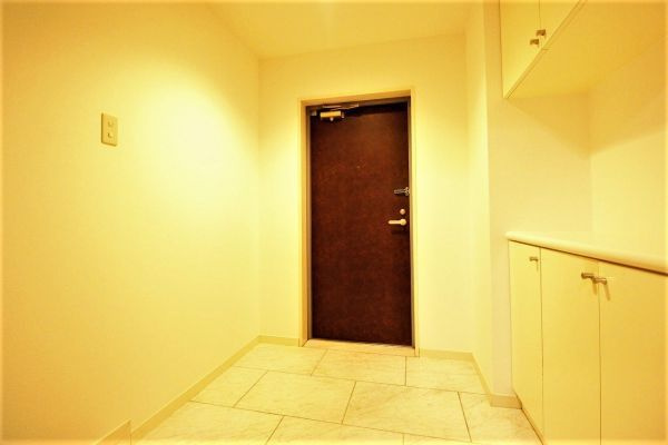 ラスターハウスの玄関