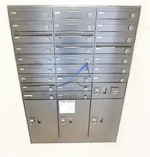 レガリス門前仲町のその他共用部分|集合ポストと宅配ボックスです。