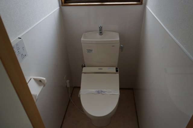 下小阪1丁目貸家のトイレ