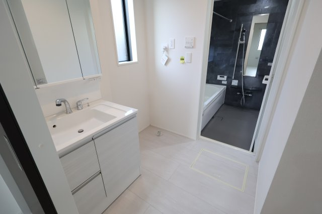 【ランドリースペース】 | 《仲介手数料無料》見沼区深作５丁目117(6号棟)新築一戸建てグラファーレ | 2025年11月4日 15:15 晴れ