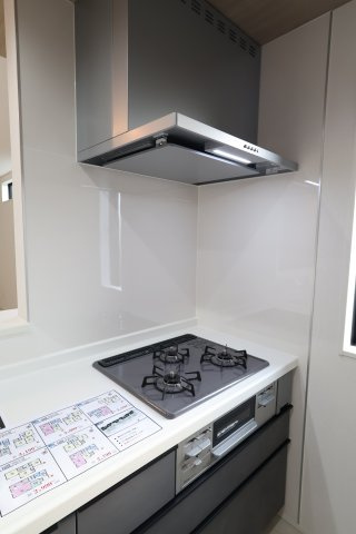 【キッチン】 | 《仲介手数料無料》見沼区深作５丁目117(6号棟)新築一戸建てグラファーレ | 2025年11月4日 15:15 晴れ