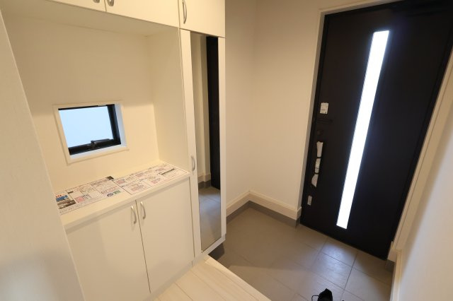 【玄関】 | 《仲介手数料無料》見沼区深作５丁目117(6号棟)新築一戸建てグラファーレ | 2025年11月4日 15:15 晴れ