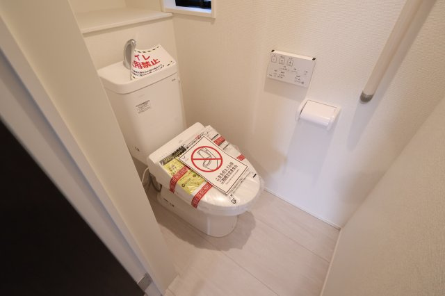 【トイレ】 | 《仲介手数料無料》見沼区深作５丁目117(6号棟)新築一戸建てグラファーレ | 2025年11月4日 15:15 晴れ