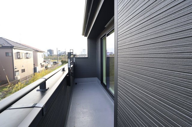 【バルコニー】 | 《仲介手数料無料》見沼区深作５丁目117(6号棟)新築一戸建てグラファーレ | 2025年11月4日 15:15 晴れ