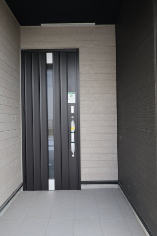 【玄関】 | 《仲介手数料無料》見沼区深作５丁目117(6号棟)新築一戸建てグラファーレ | 2025年11月4日 15:15 晴れ