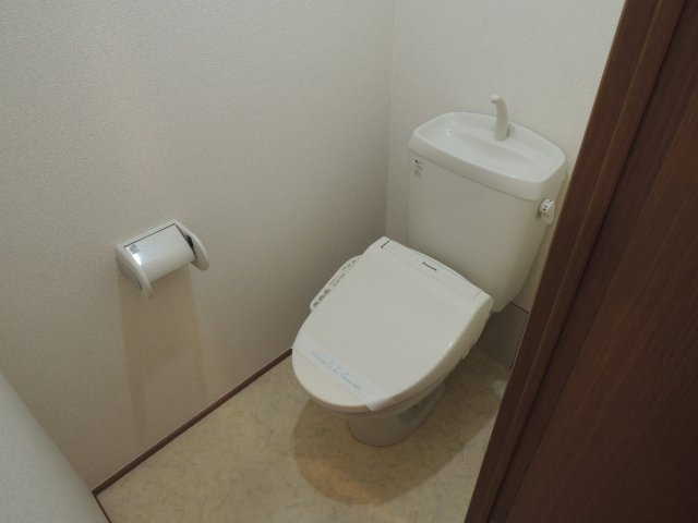 サクラガーデンのトイレ|温水洗浄便座付き【サクラガーデン】