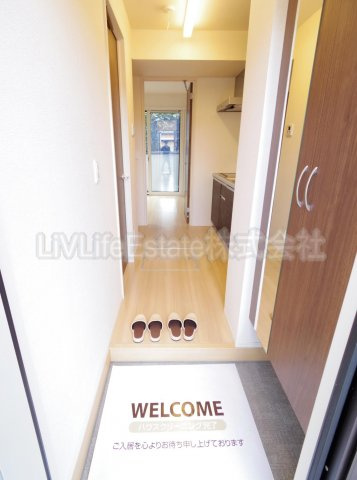 ハウス三生の玄関