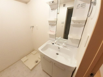 【洗面所】 | シエロ・イリーデ | 脱衣スペースもあります