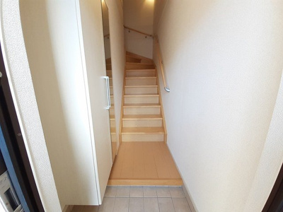 【玄関】 | シエロ・イリーデ | 収納もある玄関です