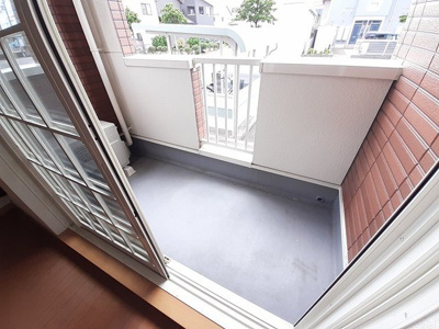 【バルコニー】 | エレガンス・ヴィラＡ | 外からの目が気にならないバルコニーで洗濯物が干せます