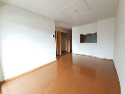 【居間・リビング】 | エレガンス・ヴィラＡ | おしゃれな居間です