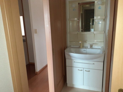 【洗面所】 | エレガンス・ヴィラＡ | ゆったりとスペースのある洗面所