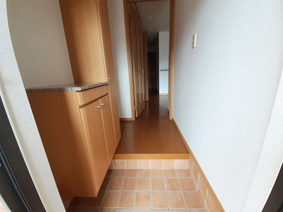 【玄関】 | エレガンス・ヴィラＡ | 明るい玄関です