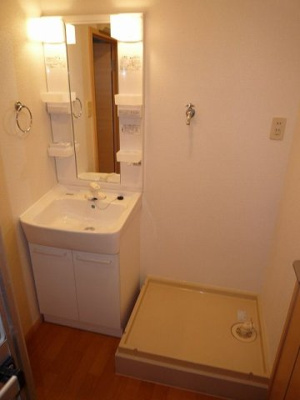 【洗面所】 | サニーハイツ | ゆったりとスペースのある洗面所
