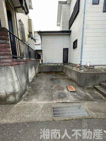 小田原市小竹　中古戸建の駐車場|駐車場があるので、車を買う予定の方も安心です