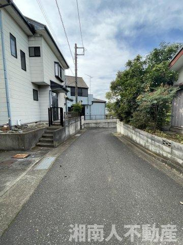 小田原市小竹　中古戸建の前面道路含む現地写真|前面道路含む現地写真です