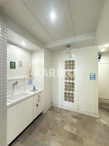 アパートメント京橋のロビー