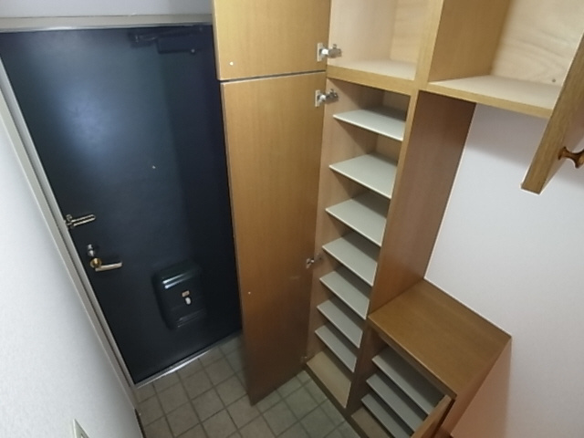 神戸市兵庫区塚本通８丁目の賃貸マンションの収納