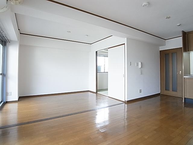 神戸市兵庫区塚本通８丁目の賃貸マンションの居間・リビング