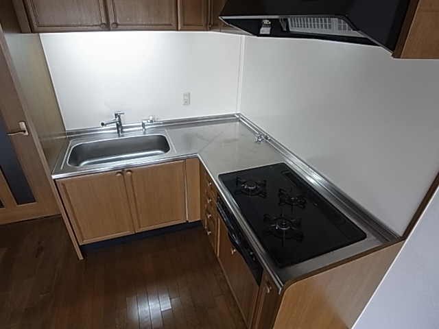 神戸市兵庫区塚本通８丁目の賃貸マンションのキッチン