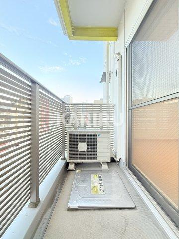 アパートメント京橋のバルコニー|同物件別部屋の写真です。