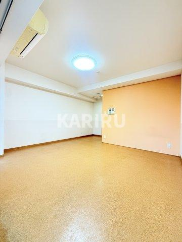 アパートメント京橋の寝室|同物件別部屋の写真です。