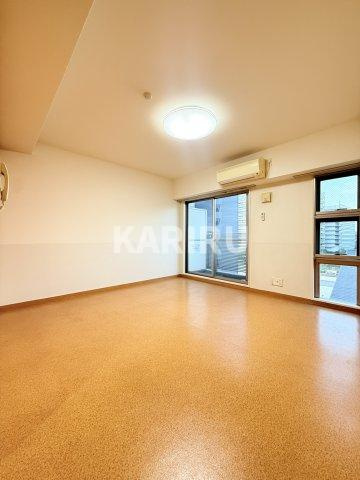 アパートメント京橋の居間・リビング|同物件別部屋の写真です。