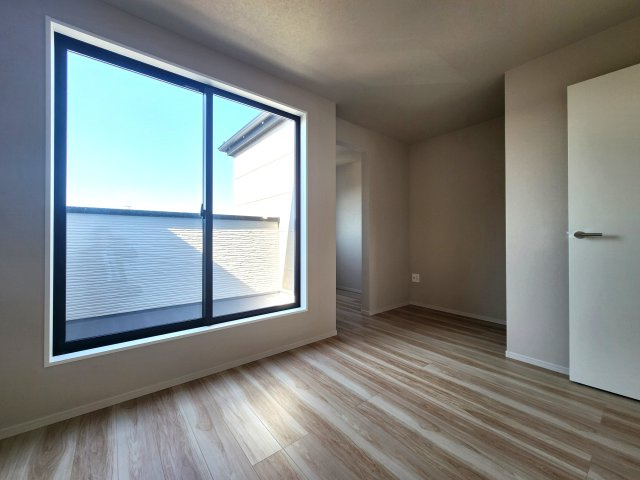 福岡市西区愛宕浜第1-3棟（1号棟）　の内観：施工例|主寝室には収納力に優れたクローゼットがありますので、お部屋もすっきり片付きます。