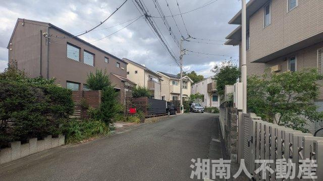 藤沢市鵠沼橘２丁目戸建ての前面道路含む現地写真|前面道路含む現地写真です
