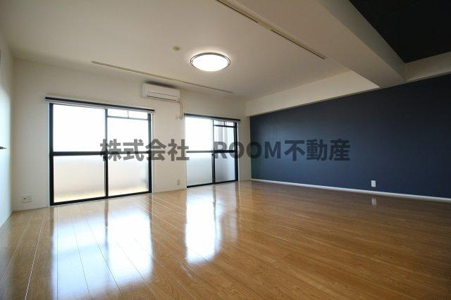 エスポワール都城Ⅱの居間・リビング|こちらの居間で趣味の時間をお楽しみください