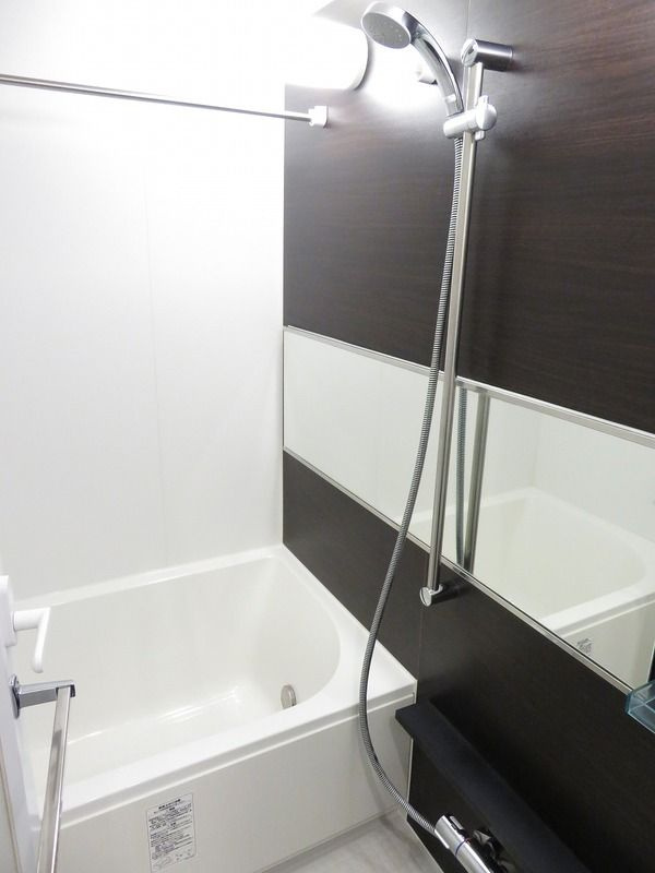 ラクラス月島の浴室