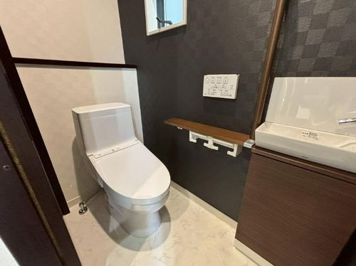 【トイレ】 | 【仲介手数料０円】座間市入谷東4丁目　中古一戸建て | 座間市入谷東4丁目　中古一戸建て