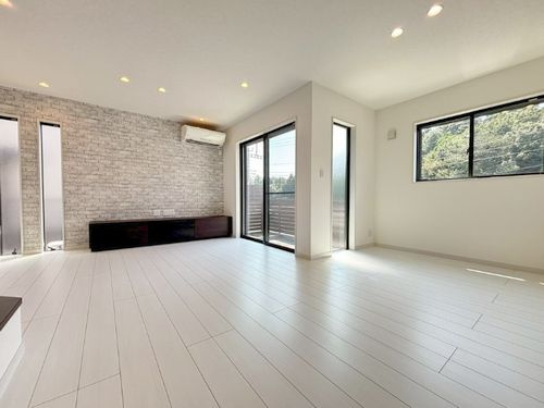 【居間・リビング】 | 【仲介手数料０円】座間市入谷東4丁目　中古一戸建て | 座間市入谷東4丁目　中古一戸建て