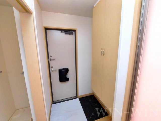 リビングタウン下地 Bの玄関|イメージ（同建物内・同間取りの写真）