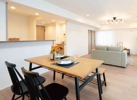 クローバーハイツ森小路二号棟　9階の居間・リビング