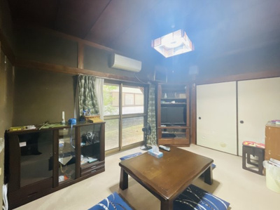 【居間・リビング】 | たつの市龍野町日山/中古戸建 | ゆったりとした居間です