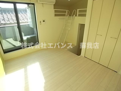 【居間・リビング】 | グレイスヴィラ | こちらの居間で趣味の時間をお楽しみください