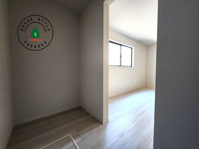 福岡市西区愛宕浜第1-3棟（3号棟）　の内観：施工例|洋服や大きな荷物が多い方や人数の多いご家族などは、一般的なクローゼットよりもウォークインクローゼットのほうが使い勝手が良いです。