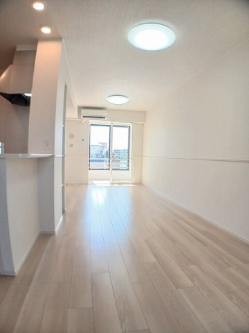 クランメゾンの居間・リビング|ゆったりとした居間です