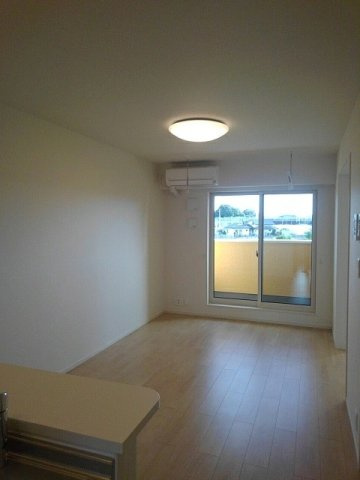 トー・アルブル　Ｂの内装|明るい色調の室内です