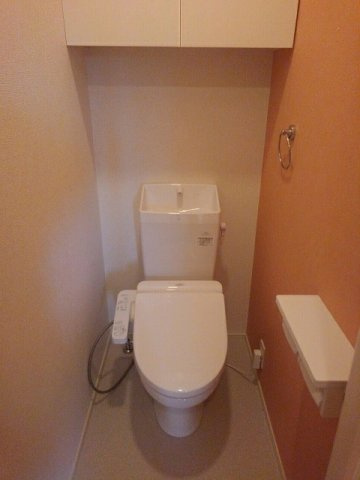 トー・アルブル　Ｂのトイレ|清潔感のあるトイレです