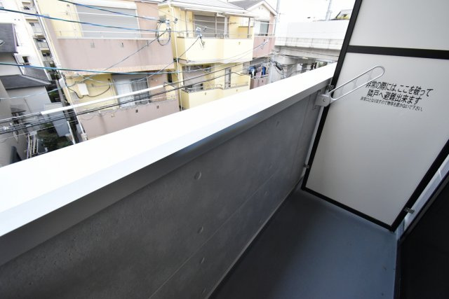 西宮市甲子園七番町の賃貸マンションのバルコニー