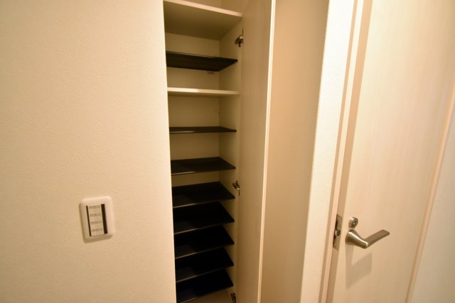 西宮市甲子園七番町の賃貸マンションの収納