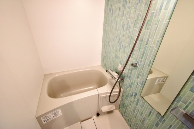 西宮市甲子園七番町の賃貸マンションの浴室