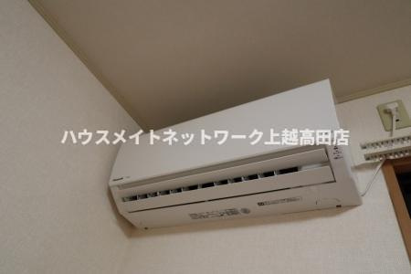 フィルコート新町の設備|備え付けエアコン（参考同型203号室室内写真）