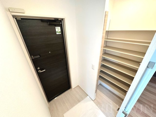 ファミール駅西の玄関