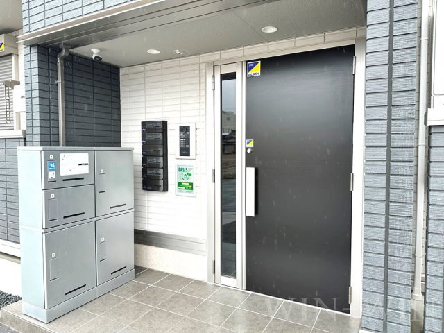 ファミール駅西のエントランス