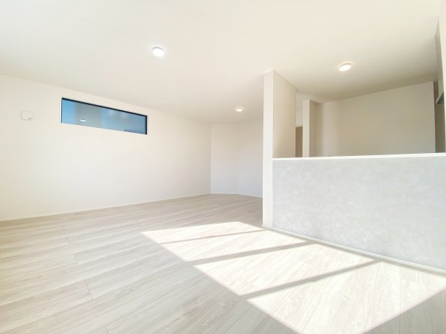 『八王子市新築戸建て』八王子市子安町4-26-3【仲介手数料無料】　４期の居間・リビング|～仲介手数料無料☆八王子ひなた不動産～　八王子市子安町　新築戸建て