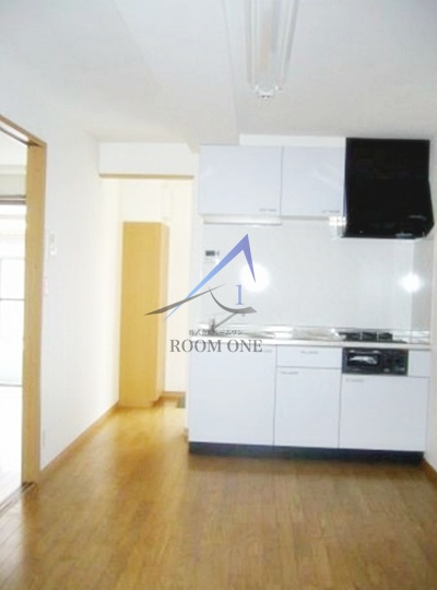 メゾン３２の居間・リビング|洋室のお部屋です。