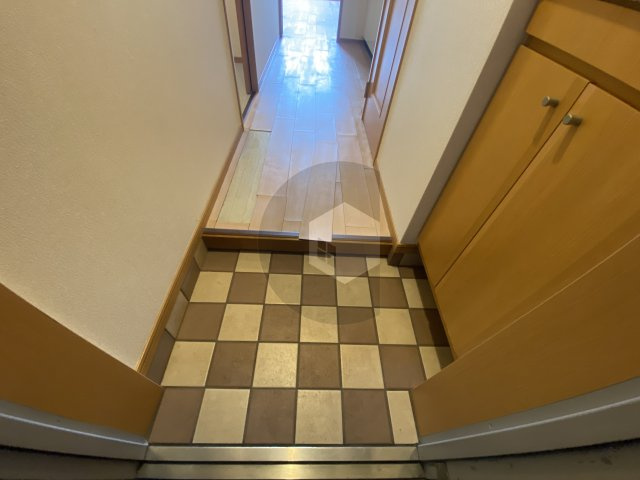 ネオ・グランツ高井田の玄関